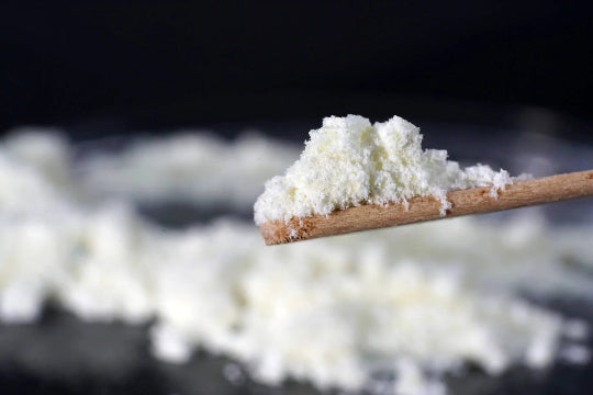 A scoop of magnesium hydroxide powder in close up